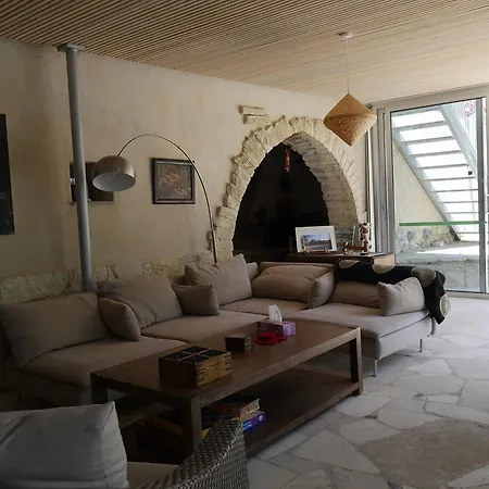 וילה Century House